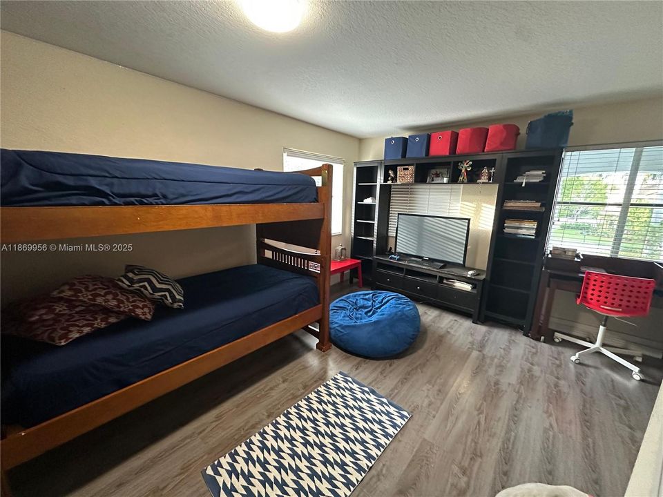 В аренду: $8,200 (6 спален, 4 ванн, 3292 Квадратных фут)