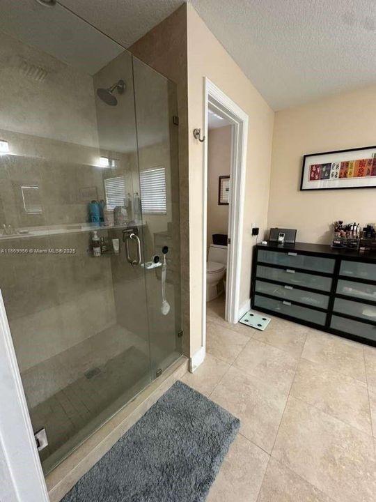 В аренду: $8,200 (6 спален, 4 ванн, 3292 Квадратных фут)