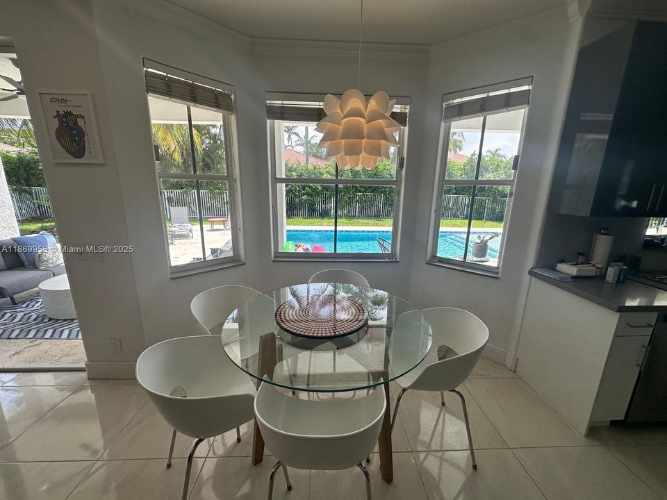 В аренду: $8,200 (6 спален, 4 ванн, 3292 Квадратных фут)