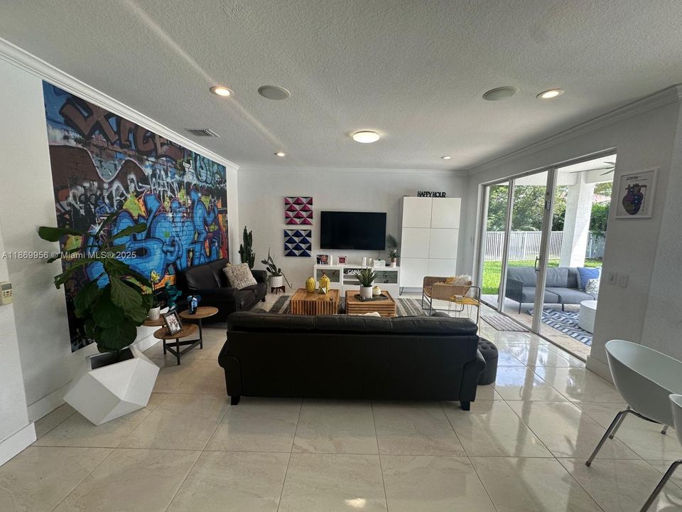 В аренду: $8,200 (6 спален, 4 ванн, 3292 Квадратных фут)