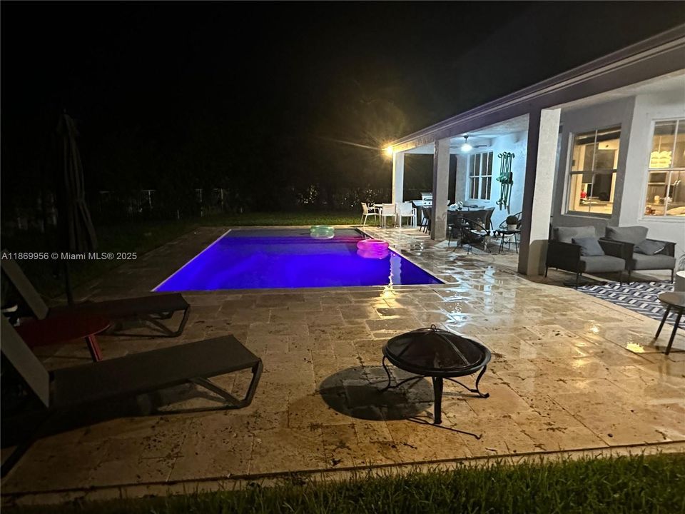 В аренду: $8,200 (6 спален, 4 ванн, 3292 Квадратных фут)