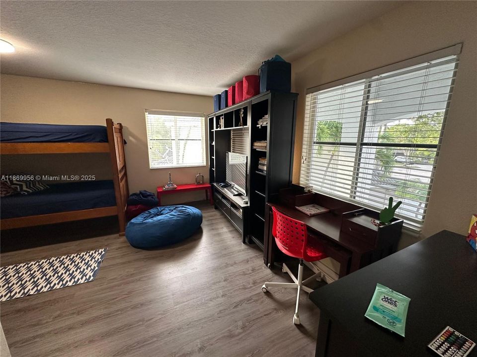 В аренду: $8,200 (6 спален, 4 ванн, 3292 Квадратных фут)