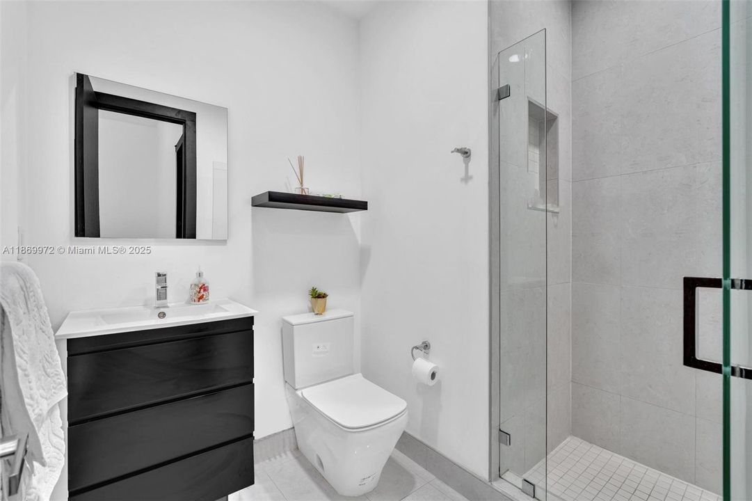 For Sale: $2,800,000 (5 beds, 6 baths, 3638 Square Feet)