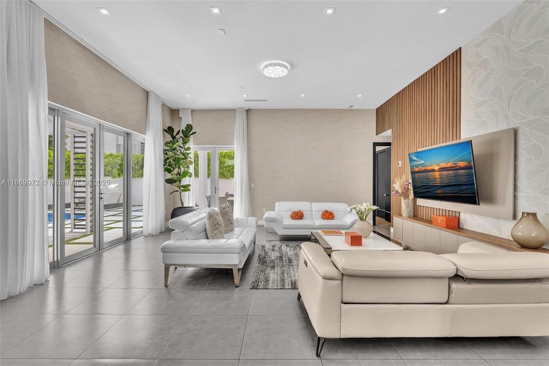 For Sale: $2,800,000 (5 beds, 6 baths, 3638 Square Feet)