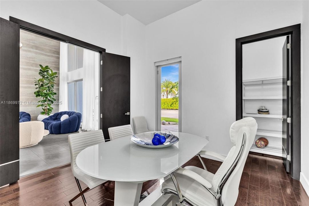 For Sale: $2,800,000 (5 beds, 6 baths, 3638 Square Feet)