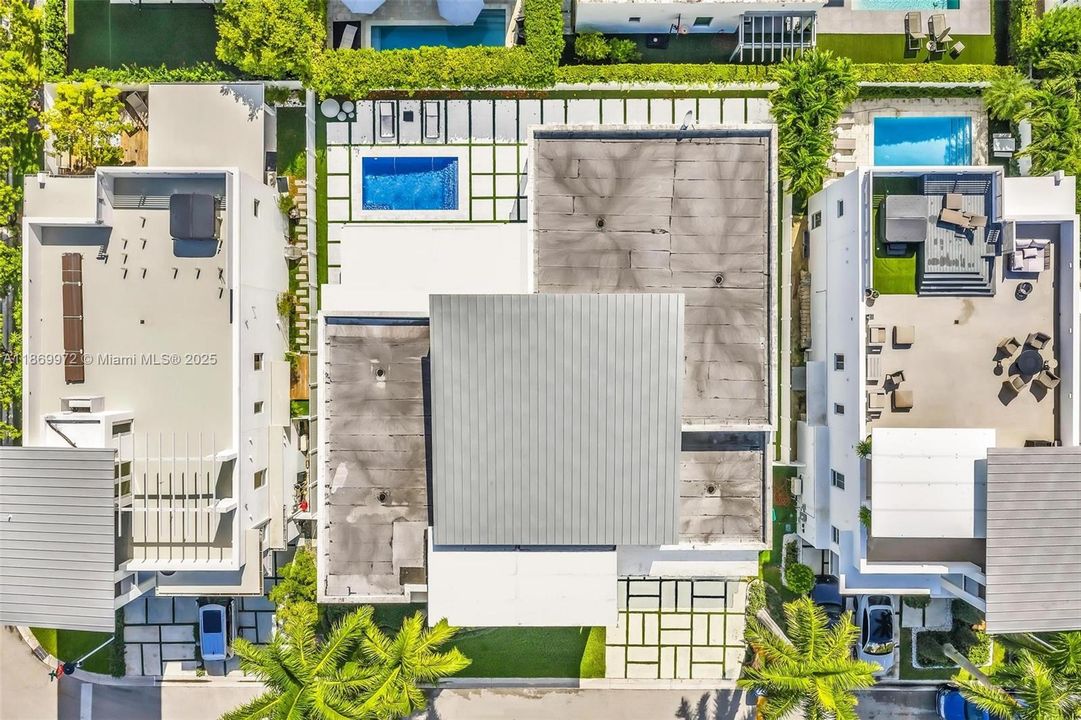 For Sale: $2,800,000 (5 beds, 6 baths, 3638 Square Feet)