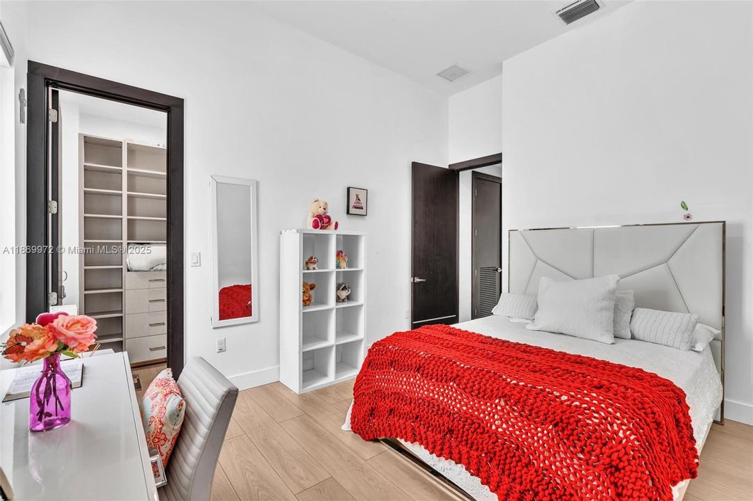 For Sale: $2,800,000 (5 beds, 6 baths, 3638 Square Feet)