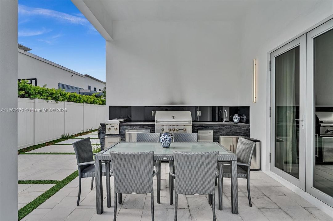 For Sale: $2,800,000 (5 beds, 6 baths, 3638 Square Feet)