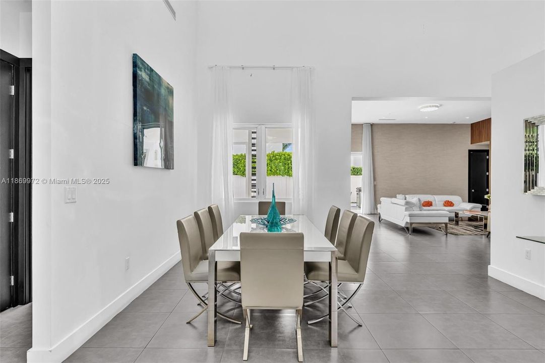 For Sale: $2,800,000 (5 beds, 6 baths, 3638 Square Feet)