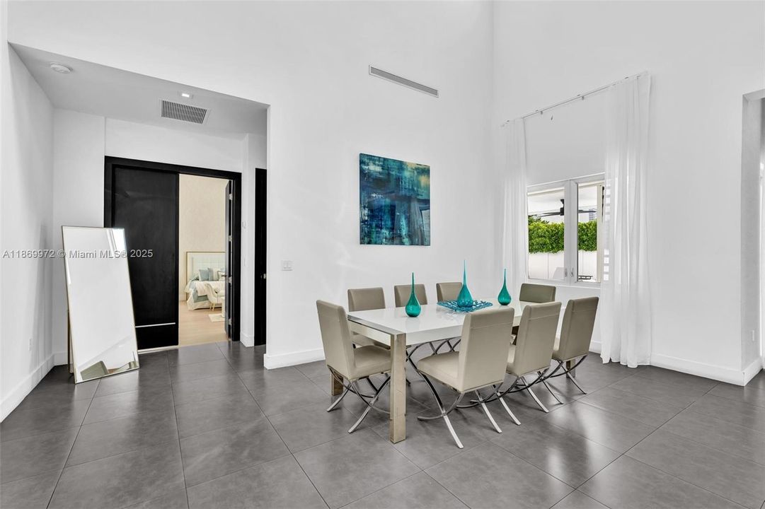 For Sale: $2,800,000 (5 beds, 6 baths, 3638 Square Feet)