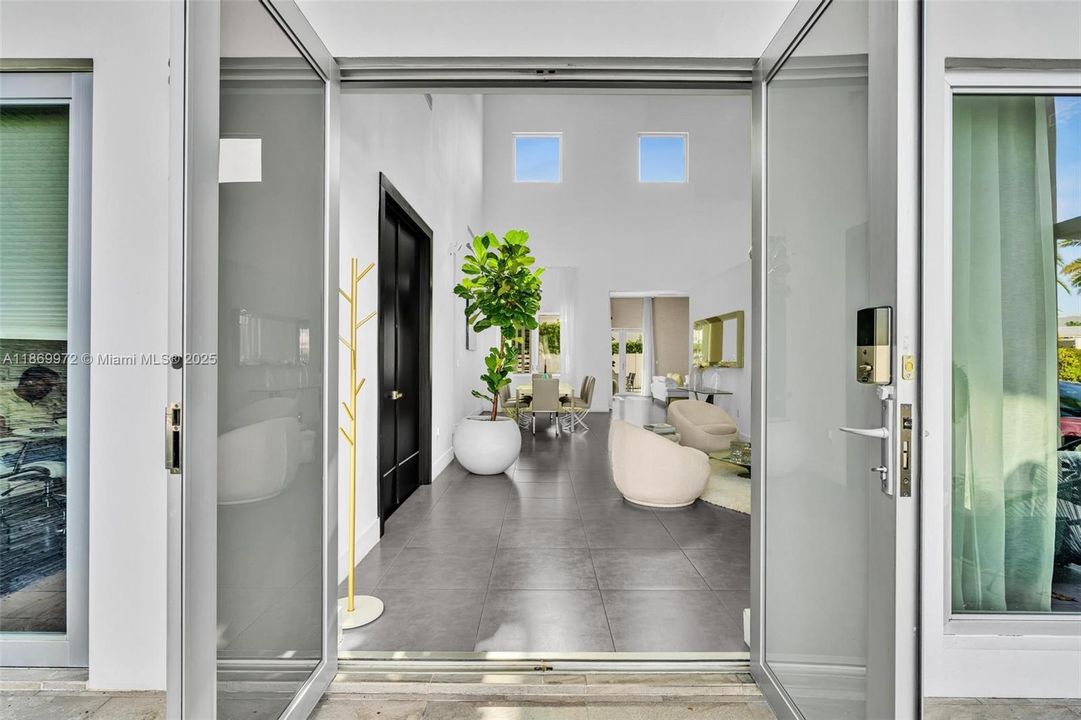 For Sale: $2,800,000 (5 beds, 6 baths, 3638 Square Feet)