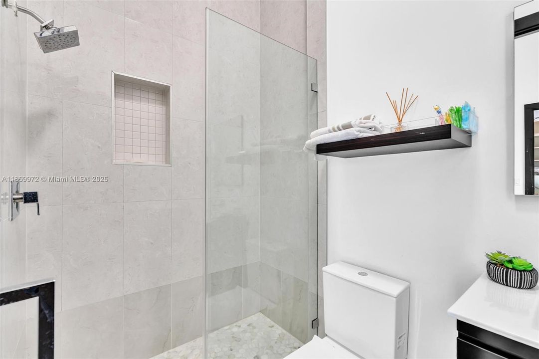 For Sale: $2,800,000 (5 beds, 6 baths, 3638 Square Feet)