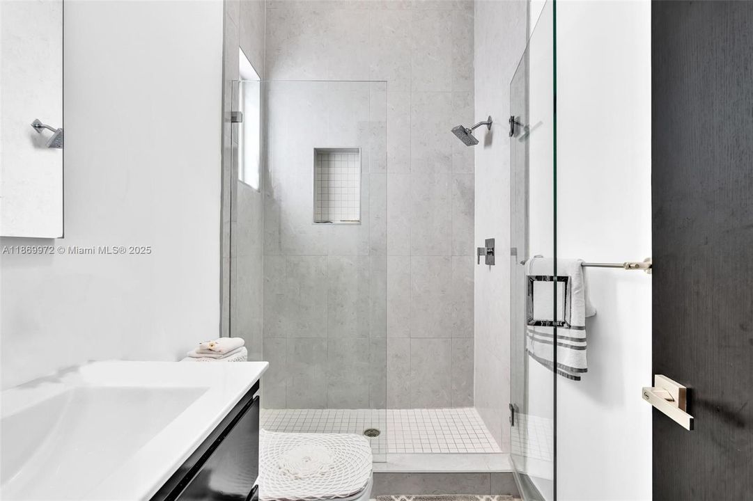 For Sale: $2,800,000 (5 beds, 6 baths, 3638 Square Feet)