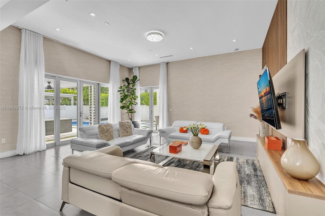 For Sale: $2,800,000 (5 beds, 6 baths, 3638 Square Feet)