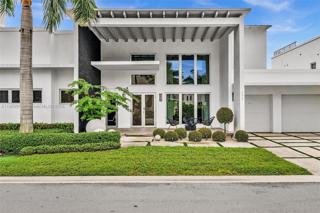 For Sale: $2,800,000 (5 beds, 6 baths, 3638 Square Feet)