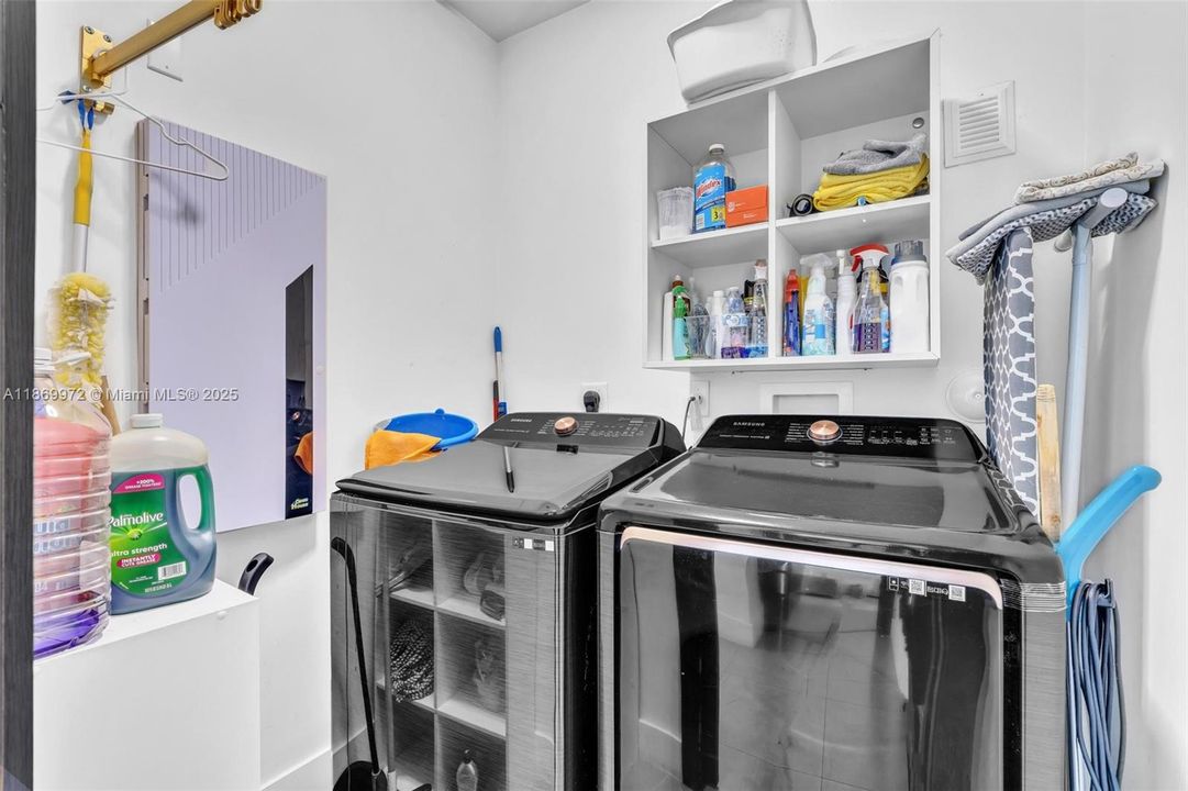 For Sale: $2,800,000 (5 beds, 6 baths, 3638 Square Feet)