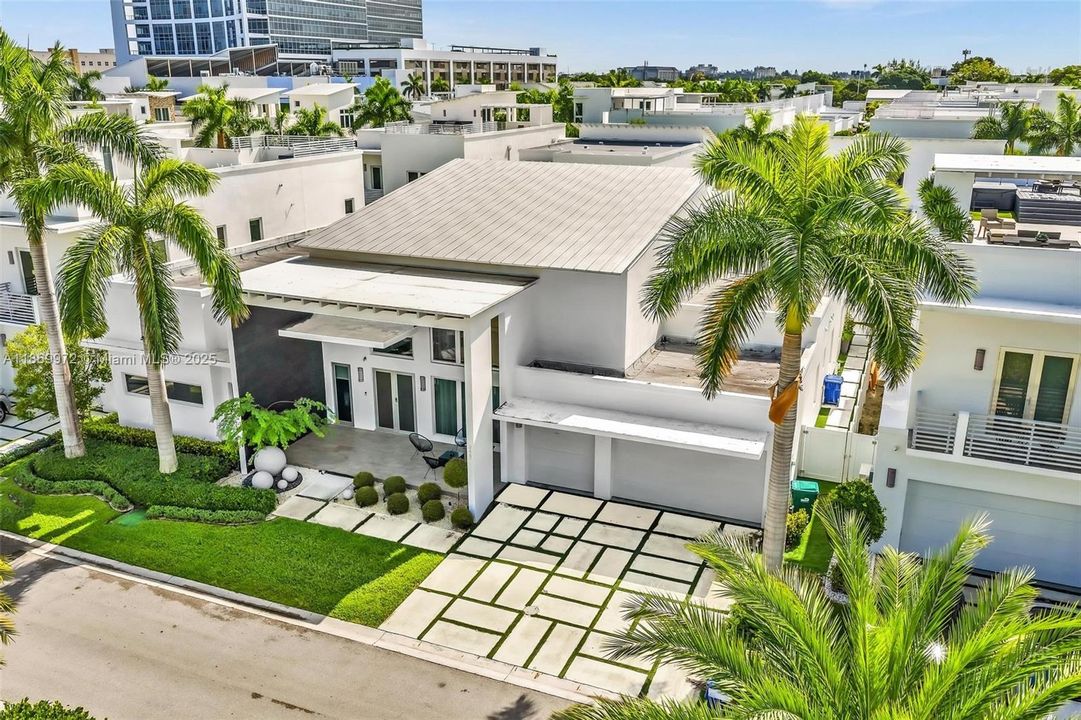 For Sale: $2,800,000 (5 beds, 6 baths, 3638 Square Feet)