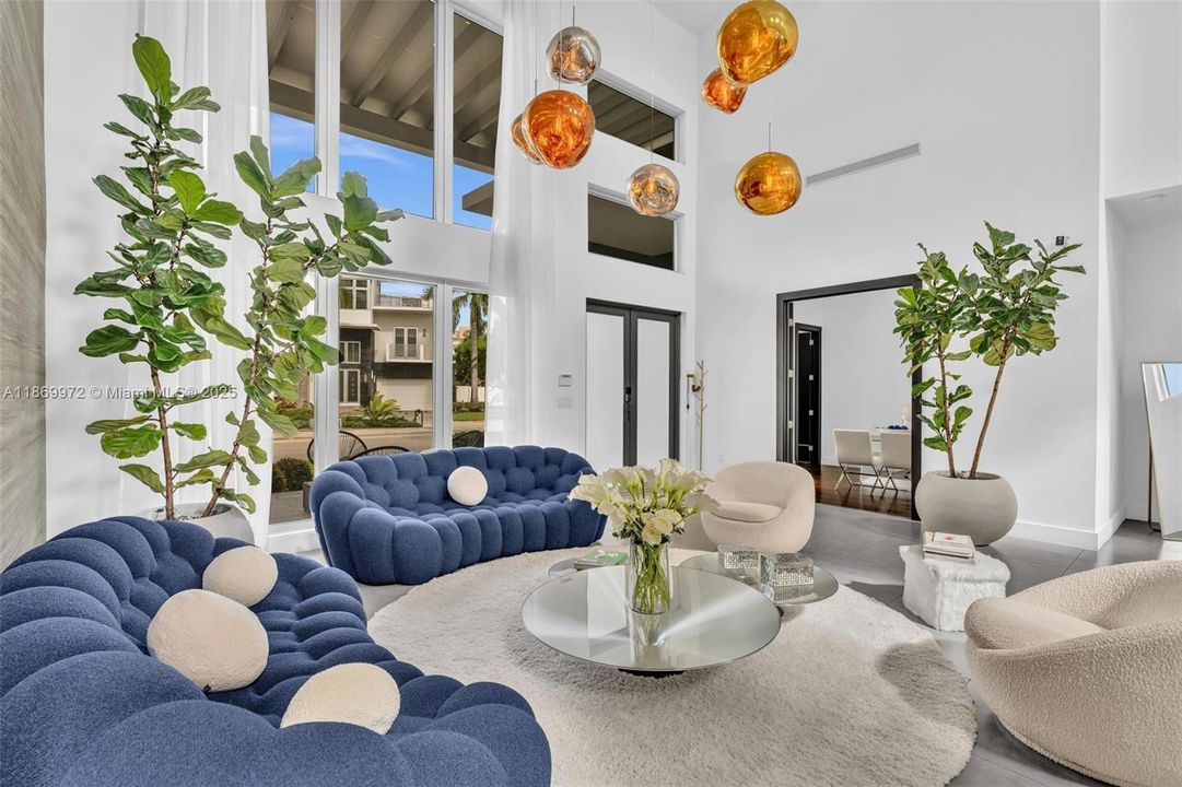 For Sale: $2,800,000 (5 beds, 6 baths, 3638 Square Feet)