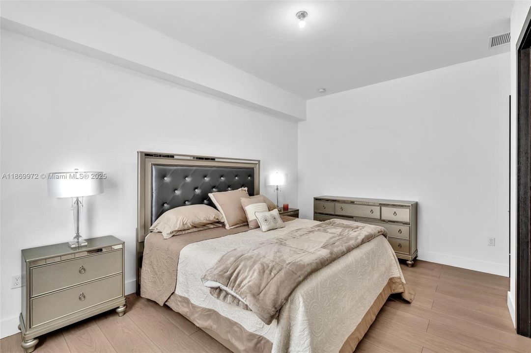 For Sale: $2,800,000 (5 beds, 6 baths, 3638 Square Feet)