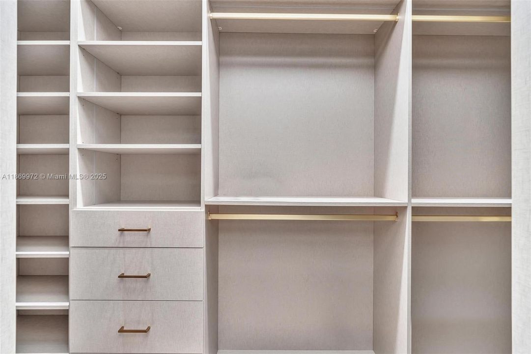 For Sale: $2,800,000 (5 beds, 6 baths, 3638 Square Feet)