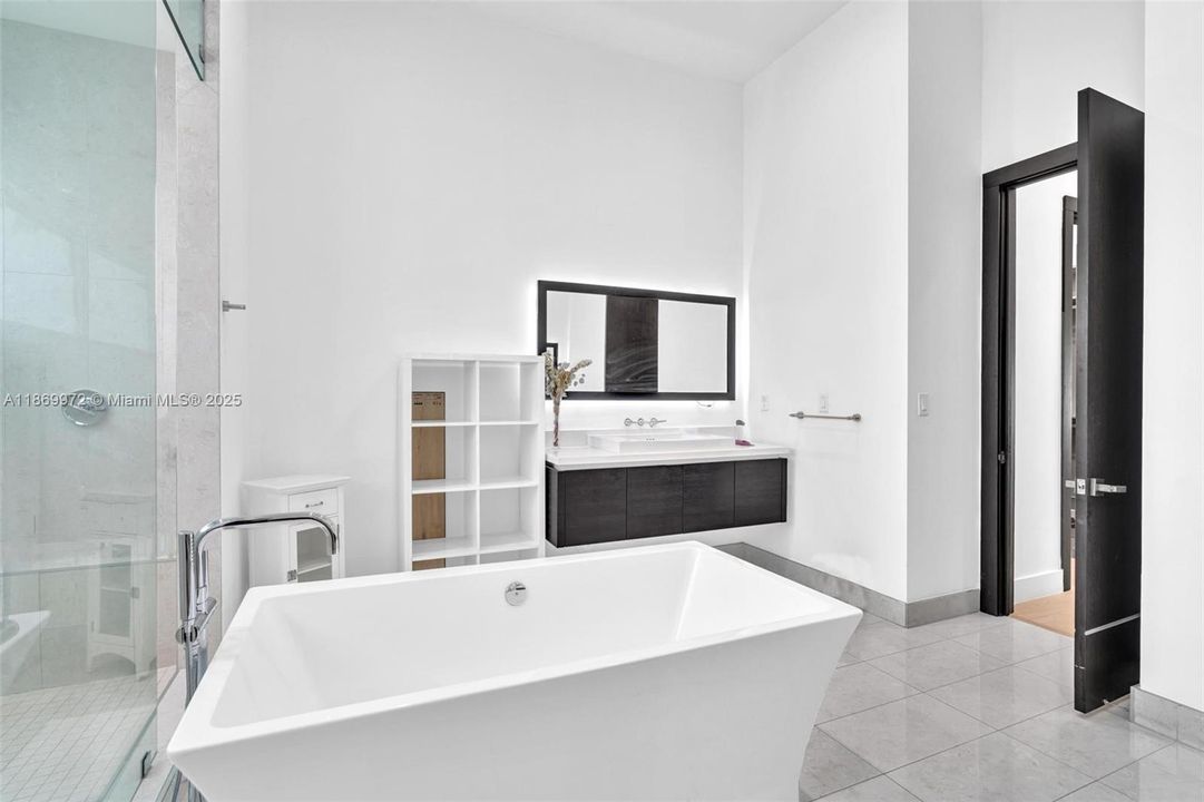 For Sale: $2,800,000 (5 beds, 6 baths, 3638 Square Feet)