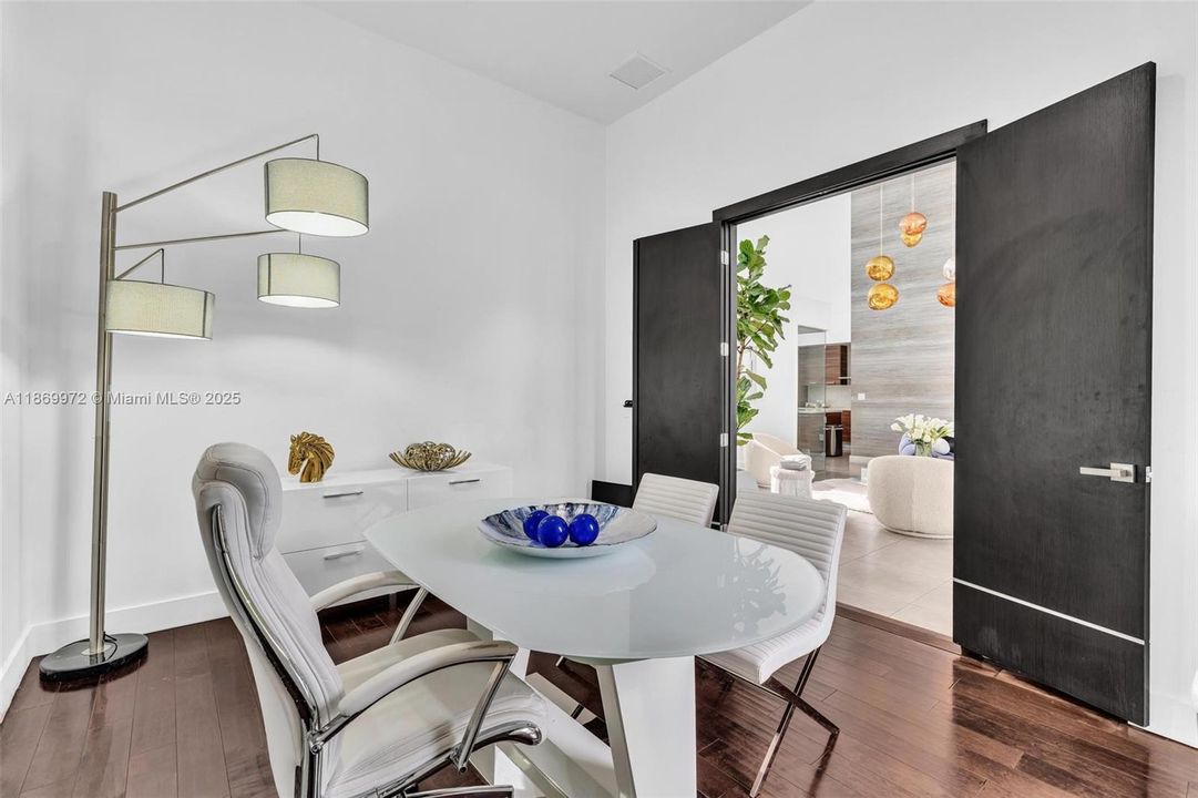 For Sale: $2,800,000 (5 beds, 6 baths, 3638 Square Feet)