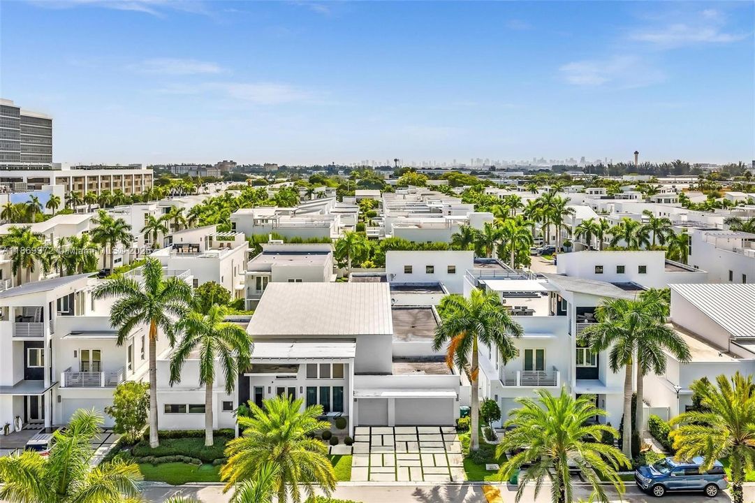 For Sale: $2,800,000 (5 beds, 6 baths, 3638 Square Feet)