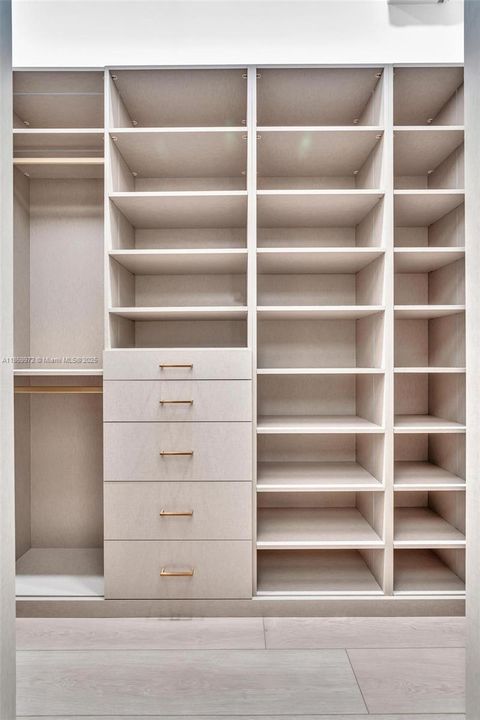 For Sale: $2,800,000 (5 beds, 6 baths, 3638 Square Feet)