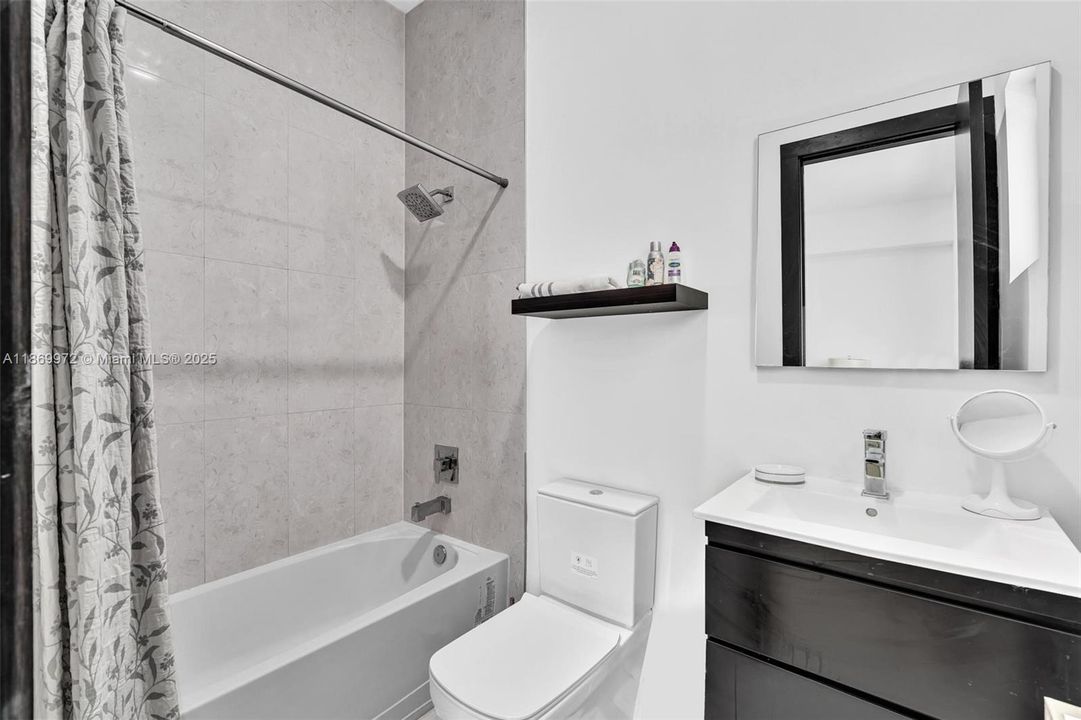 For Sale: $2,800,000 (5 beds, 6 baths, 3638 Square Feet)