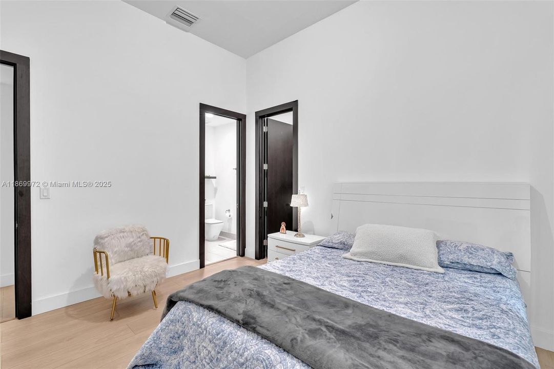 For Sale: $2,800,000 (5 beds, 6 baths, 3638 Square Feet)