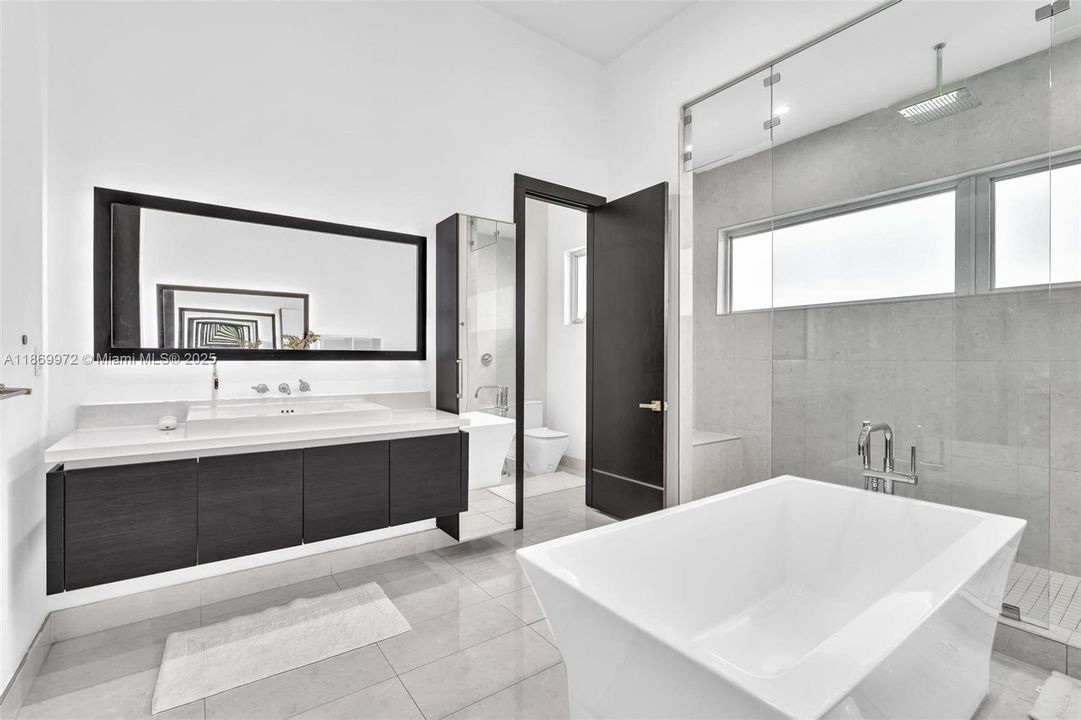 For Sale: $2,800,000 (5 beds, 6 baths, 3638 Square Feet)