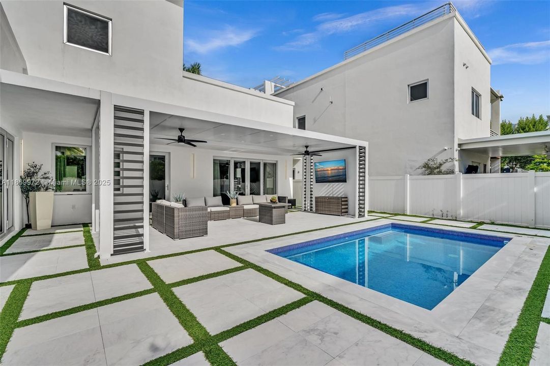 For Sale: $2,800,000 (5 beds, 6 baths, 3638 Square Feet)