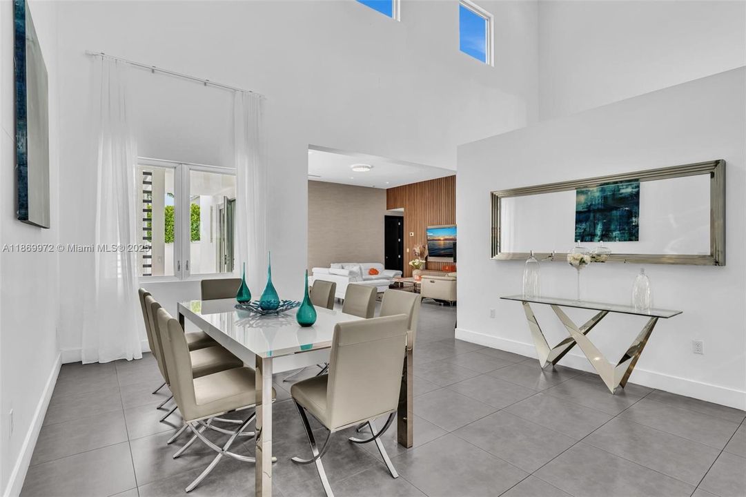 For Sale: $2,800,000 (5 beds, 6 baths, 3638 Square Feet)