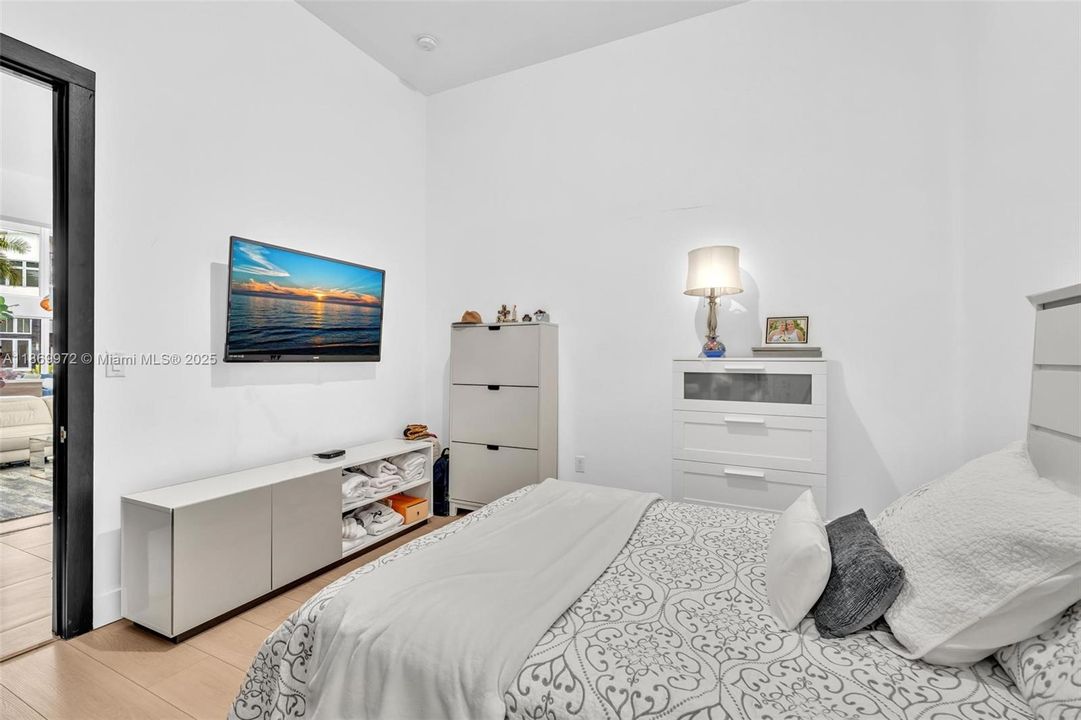 For Sale: $2,800,000 (5 beds, 6 baths, 3638 Square Feet)