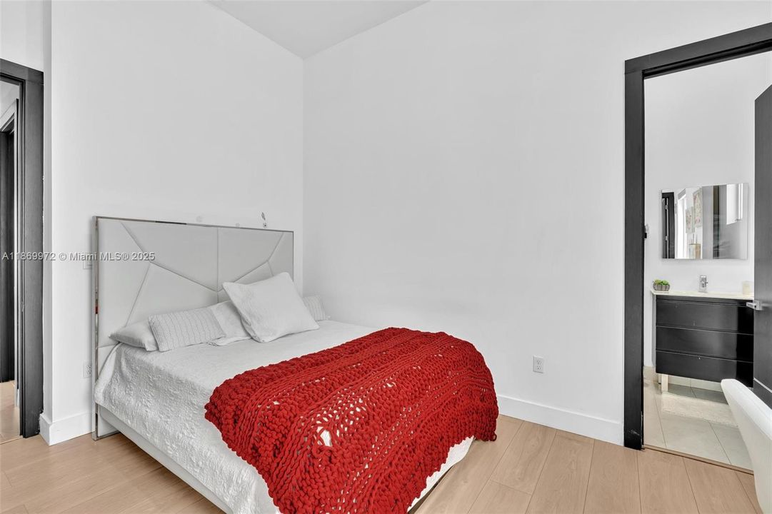 For Sale: $2,800,000 (5 beds, 6 baths, 3638 Square Feet)