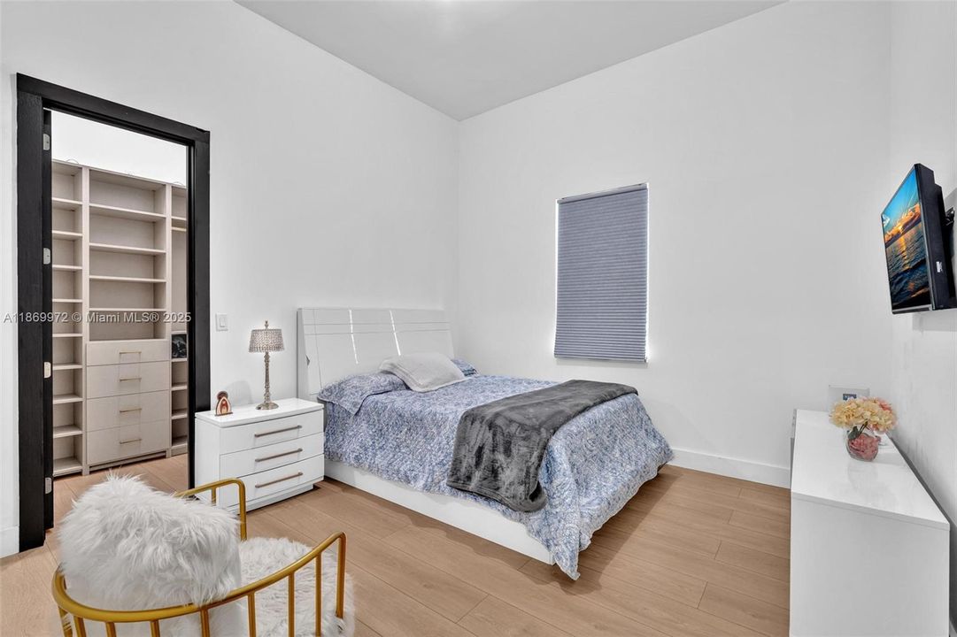 For Sale: $2,800,000 (5 beds, 6 baths, 3638 Square Feet)