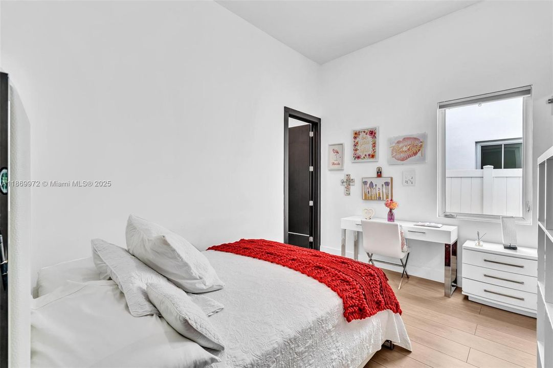 For Sale: $2,800,000 (5 beds, 6 baths, 3638 Square Feet)