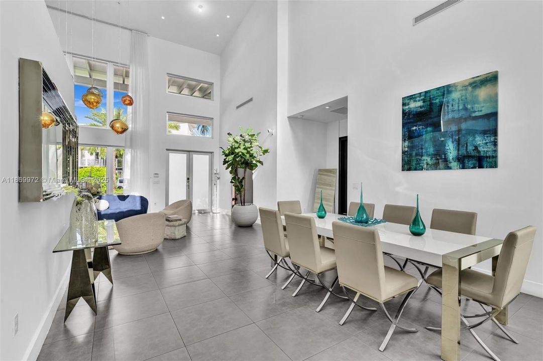 For Sale: $2,800,000 (5 beds, 6 baths, 3638 Square Feet)