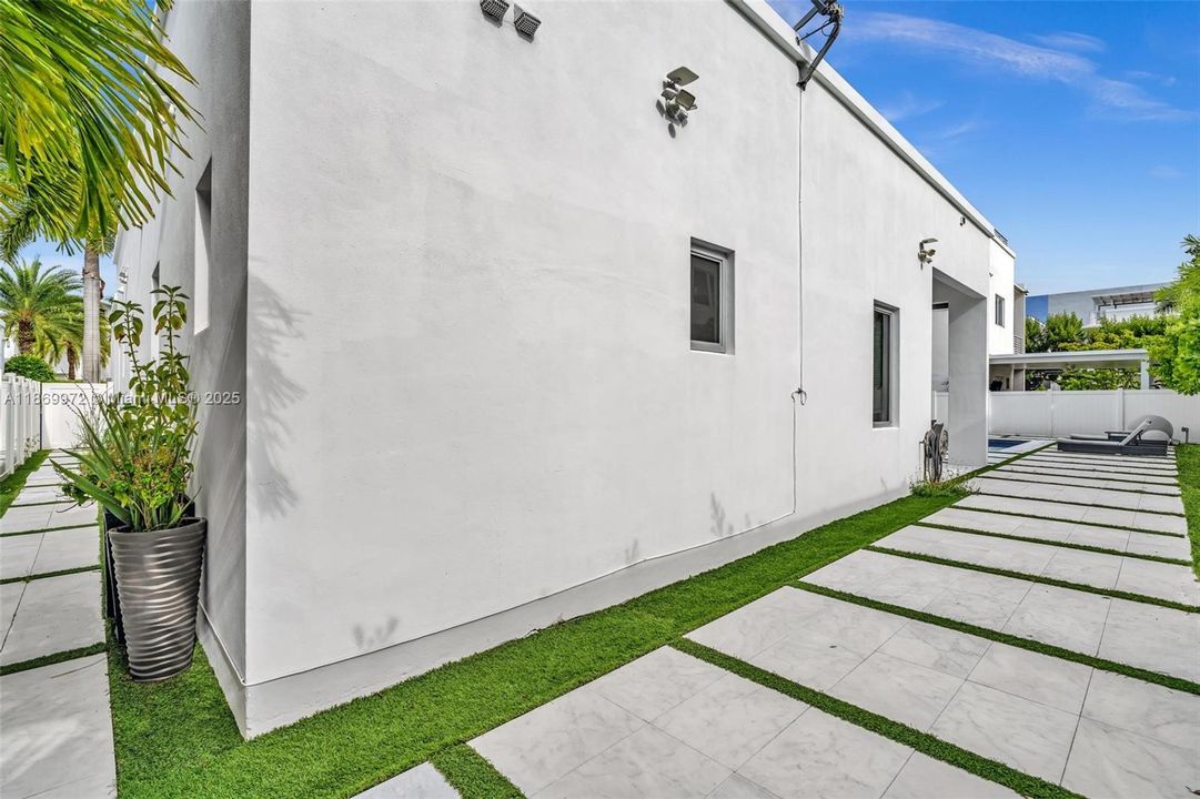 For Sale: $2,800,000 (5 beds, 6 baths, 3638 Square Feet)