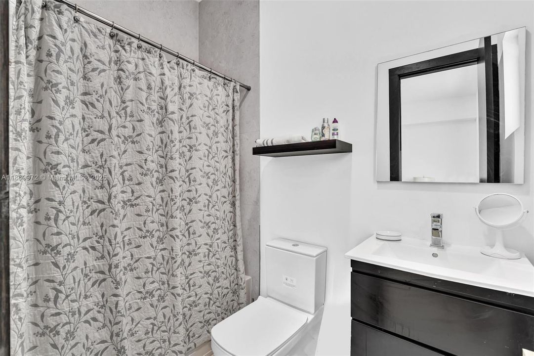 For Sale: $2,800,000 (5 beds, 6 baths, 3638 Square Feet)