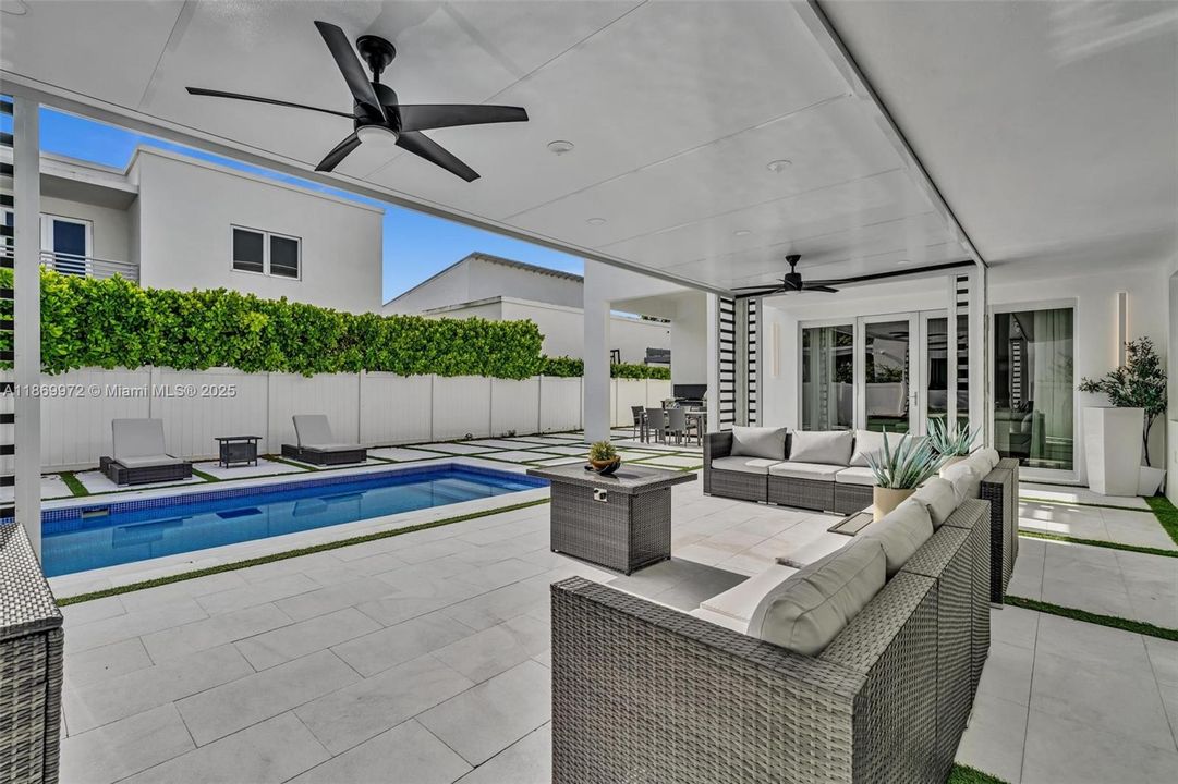 For Sale: $2,800,000 (5 beds, 6 baths, 3638 Square Feet)