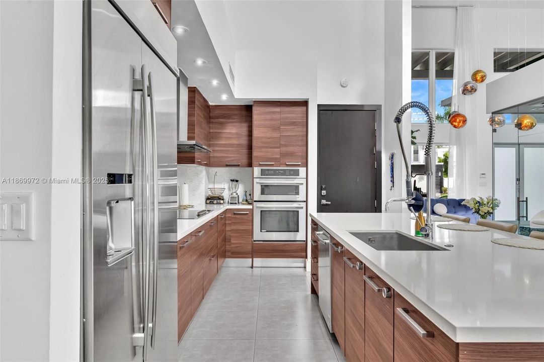 For Sale: $2,800,000 (5 beds, 6 baths, 3638 Square Feet)