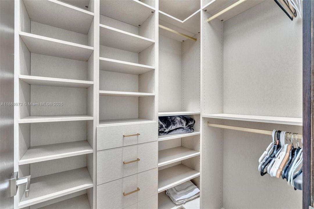 For Sale: $2,800,000 (5 beds, 6 baths, 3638 Square Feet)