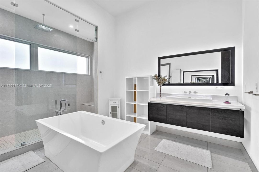 For Sale: $2,800,000 (5 beds, 6 baths, 3638 Square Feet)