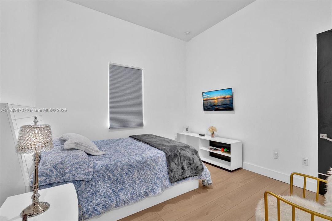 For Sale: $2,800,000 (5 beds, 6 baths, 3638 Square Feet)