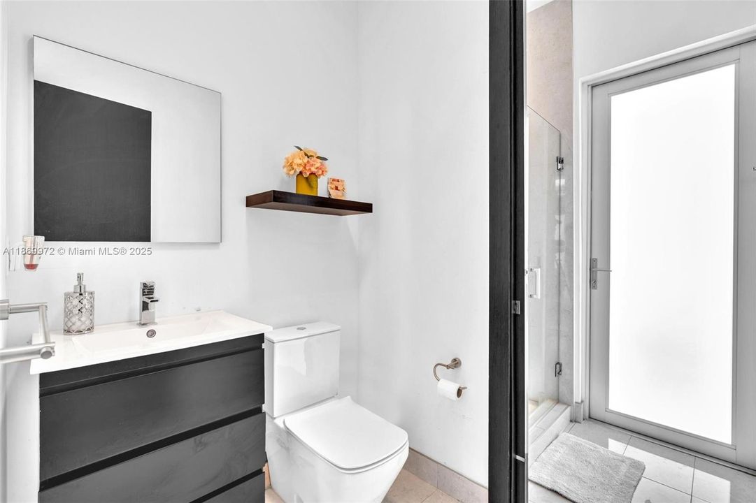 For Sale: $2,800,000 (5 beds, 6 baths, 3638 Square Feet)