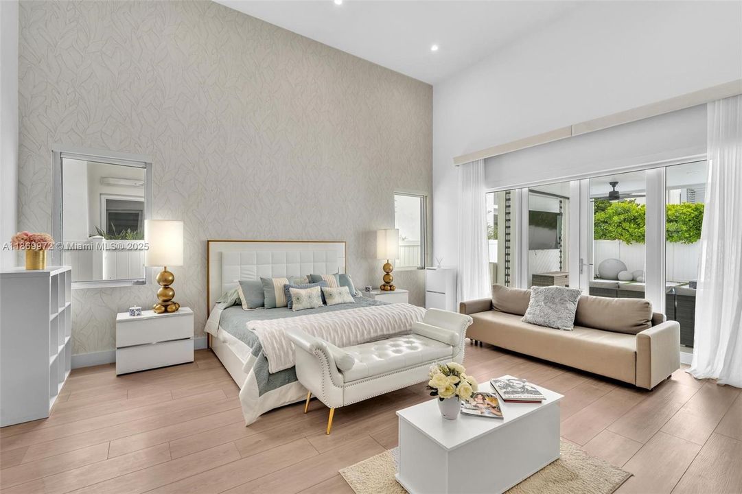 For Sale: $2,800,000 (5 beds, 6 baths, 3638 Square Feet)