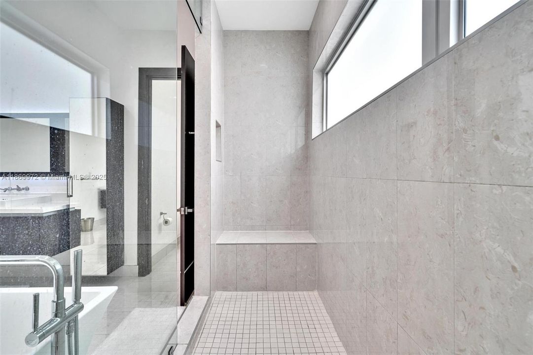 For Sale: $2,800,000 (5 beds, 6 baths, 3638 Square Feet)