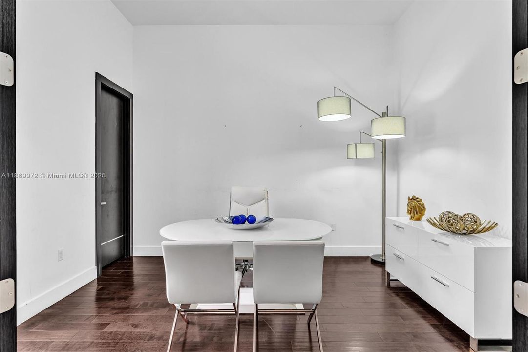 For Sale: $2,800,000 (5 beds, 6 baths, 3638 Square Feet)