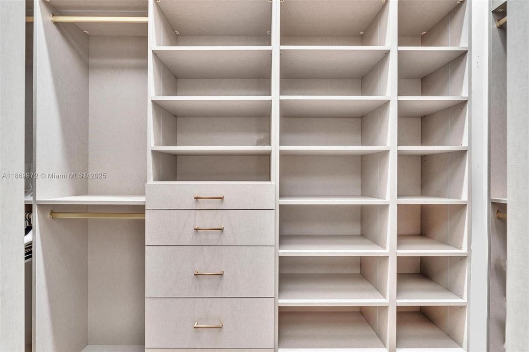 For Sale: $2,800,000 (5 beds, 6 baths, 3638 Square Feet)